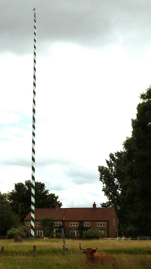Maypole looking north